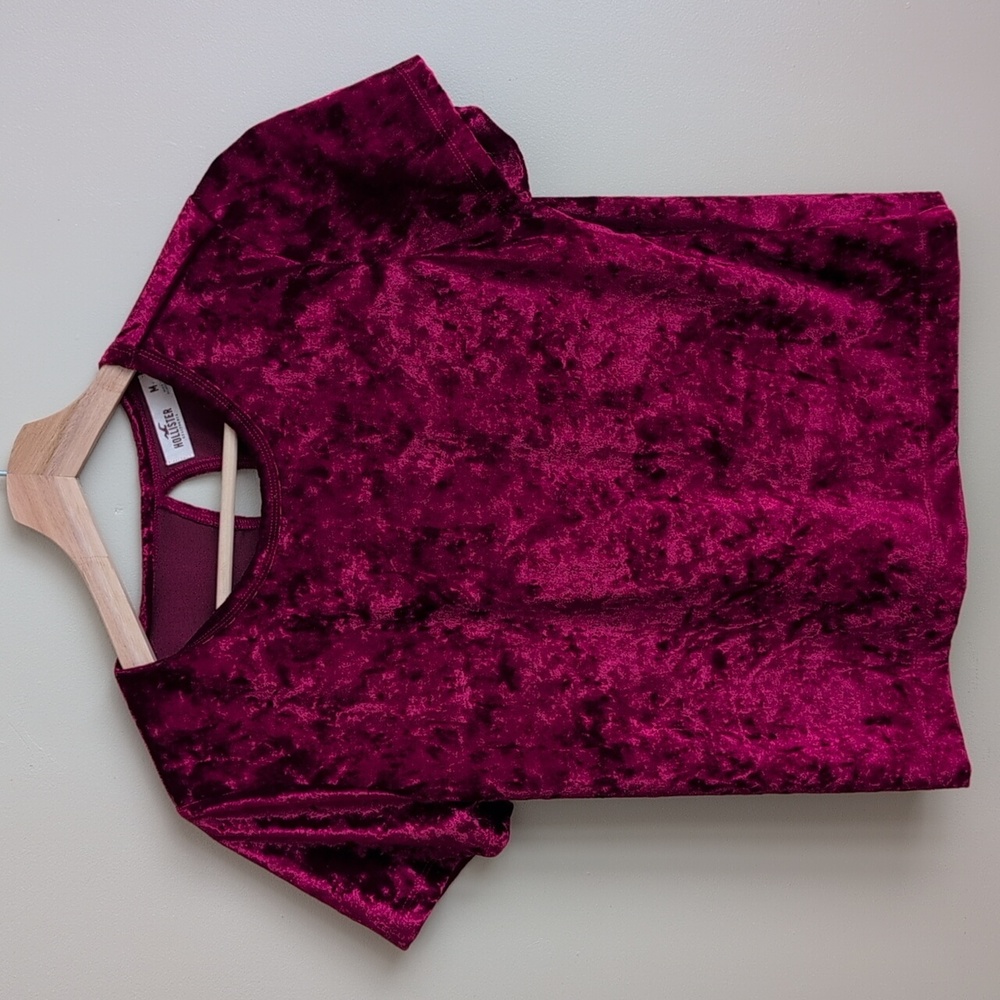 Hollister Velvet Fuschia short sleeve top keyhole back medium pink velour